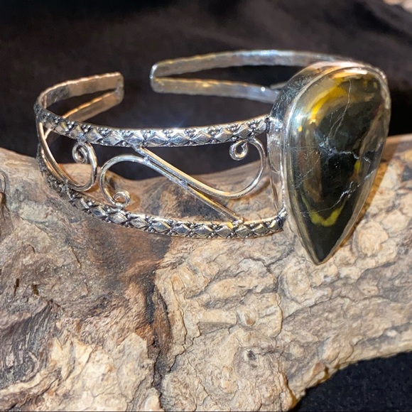 Exotic Pyrite teardrop handcrafted cuff - Picture 2 of 8